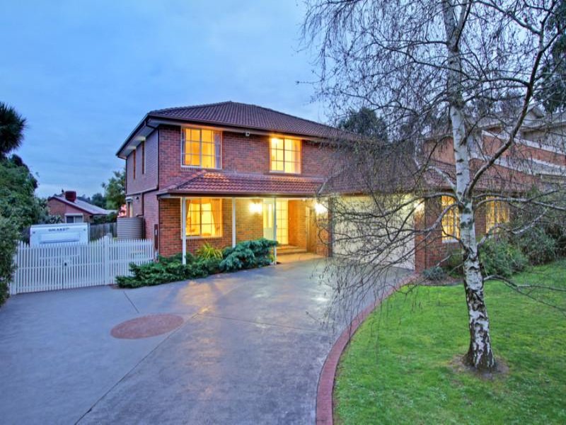 4 Summerhill Park Drive, Mooroolbark, Vic 3138 Property Details