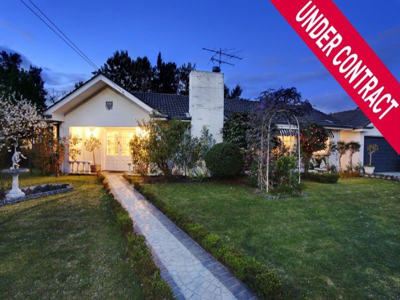 15 Meadow Cres, Mount Waverley, VIC 3149