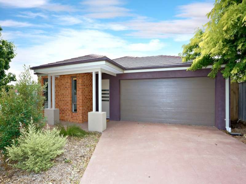 16 Harpenden Terrace, Cranbourne, VIC 3977