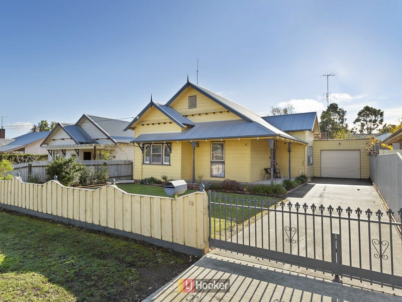 19 Moore Street, Colac, Vic 3250 House for Sale