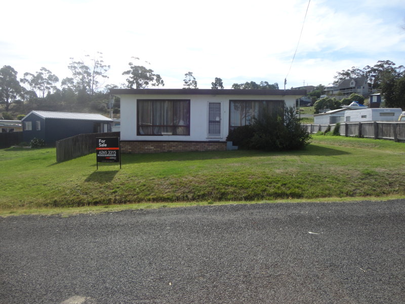 17 Oak Street, Primrose Sands, TAS 7173