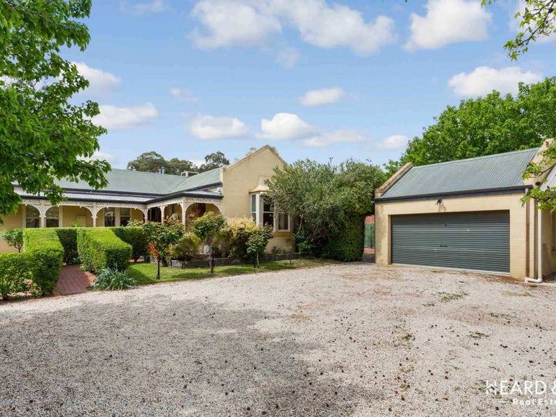 4 Spring Hill Drive, Spring Gully, Vic 3550