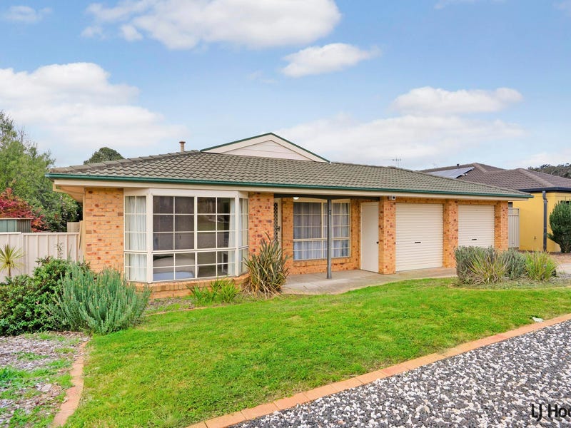 7 Thomas Royal Gardens, Queanbeyan East, NSW 2620