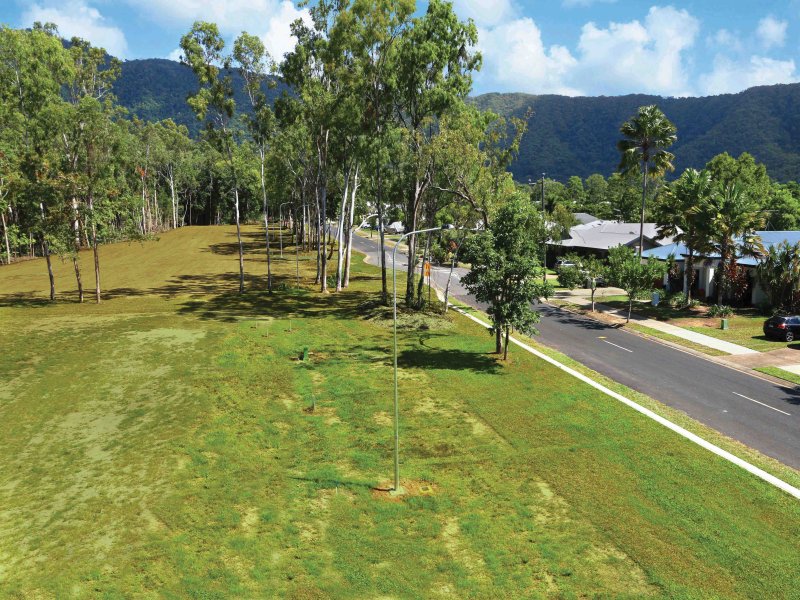 17 Moore Road, Kewarra Beach, QLD 4879