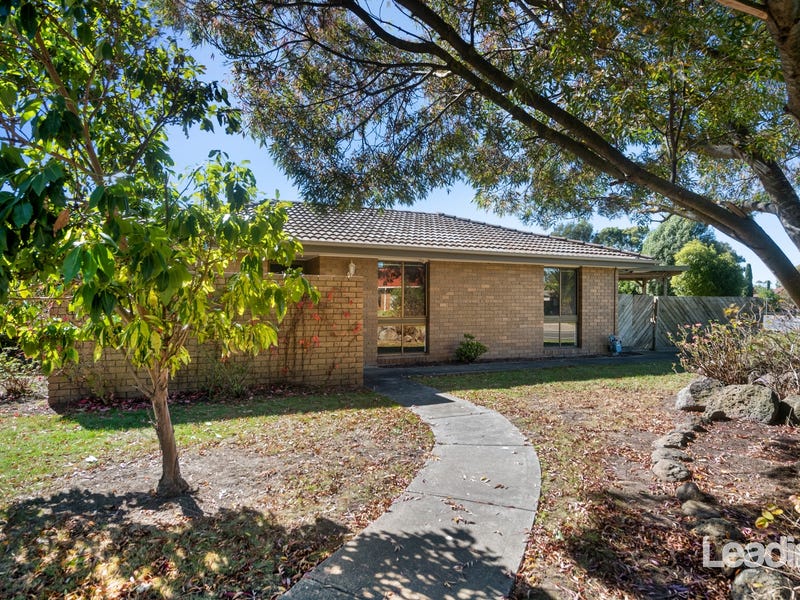 43 Carnoustie Drive, Sunbury, VIC 3429