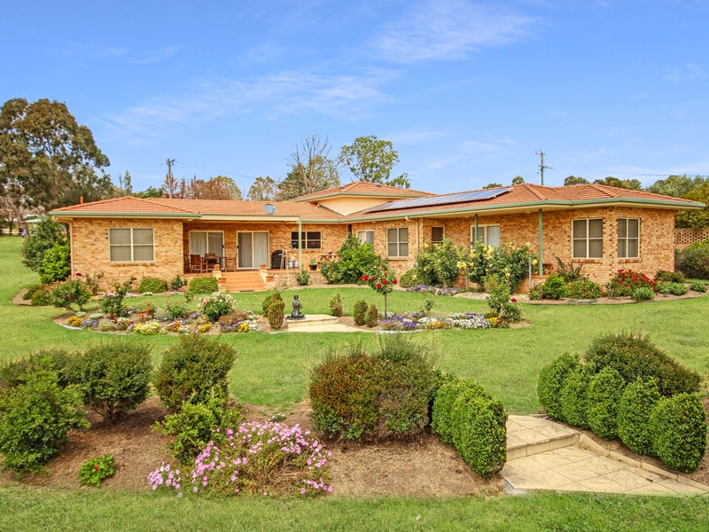 105 East Street, Tenterfield, NSW 2372 Property Details