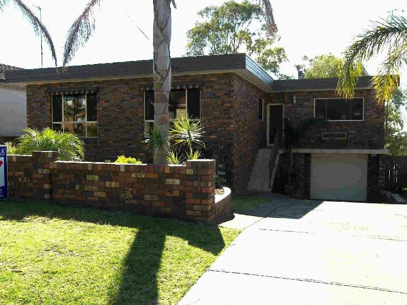 17 Loftus Drive, Barrack Heights, NSW 2528