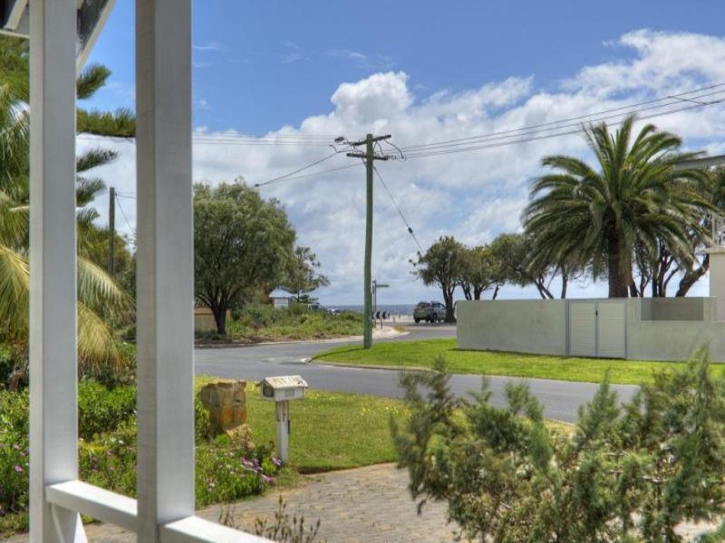 4 Thomas Street, West Busselton, WA 6280