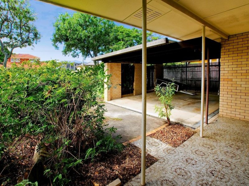 19 Bramble Street, Woody Point, QLD 4019