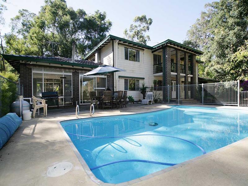 30 Brooks Road, Roleystone, WA 6111 Property Details