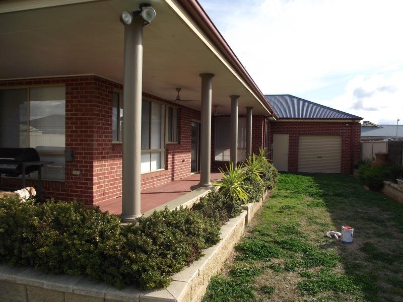 10 Fields Ave, Yarrawonga, Vic 3730 Property Details