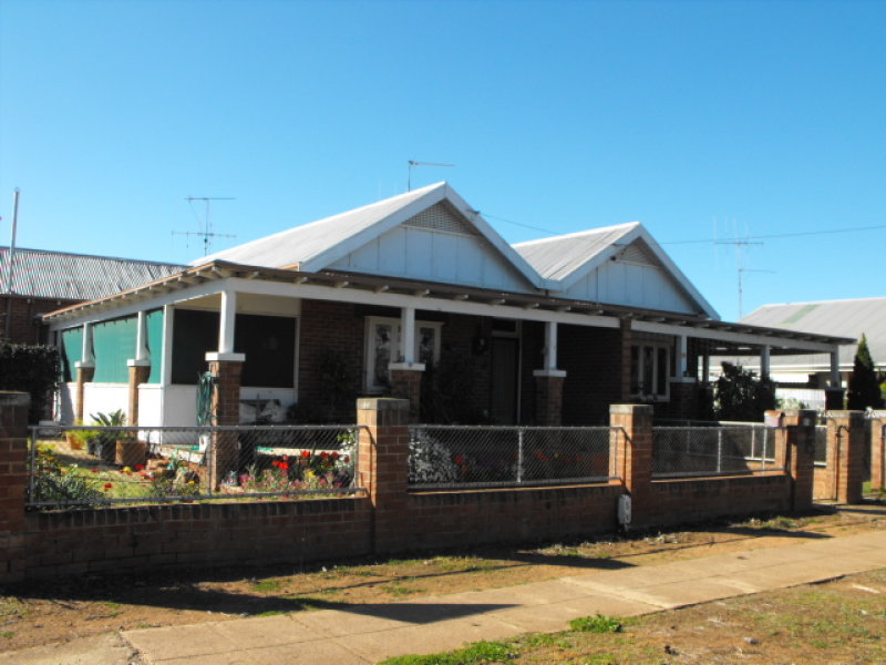 30 Victoria Street, Parkes, NSW 2870