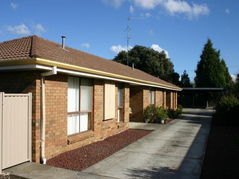 17 Clover Street, Wendouree, VIC 3355