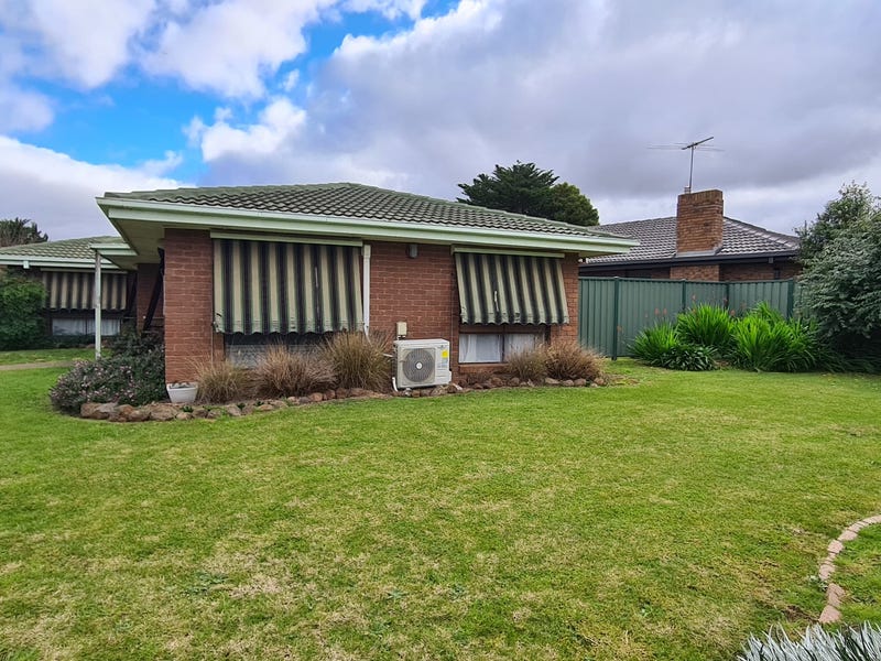 70 James Cook Drive, Melton West, VIC 3337