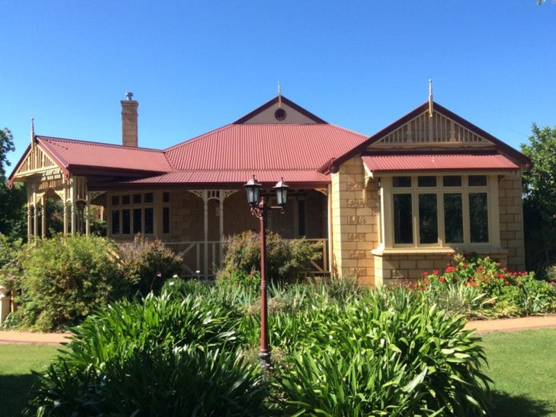 21 Bentley Court, Romsey, Vic 3434 Property Details