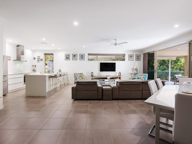 4 Glenwood Green Court, Mudgeeraba, Qld 4213 Property Details