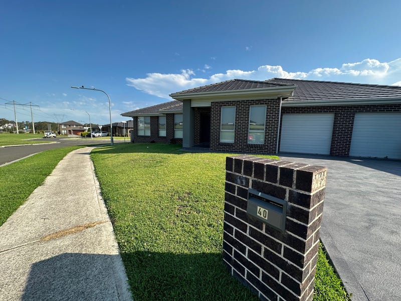 40 Pioneer Drive, Carnes Hill, NSW 2171 40 Pioneer Drive, Carnes Hill, NSW 2171