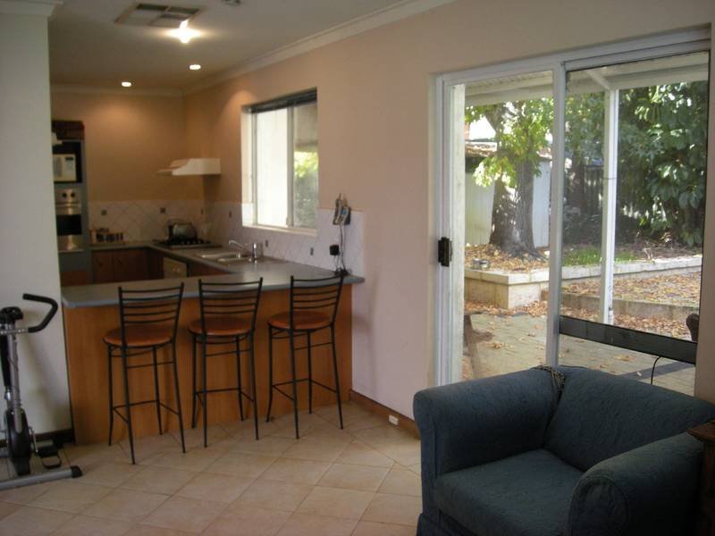 4 Rosalind Court, Rossmoyne, WA 6148