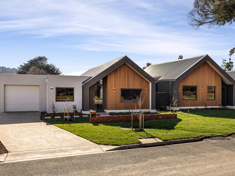 27 Corinella Road, Woodend, Vic 3442 House for Sale