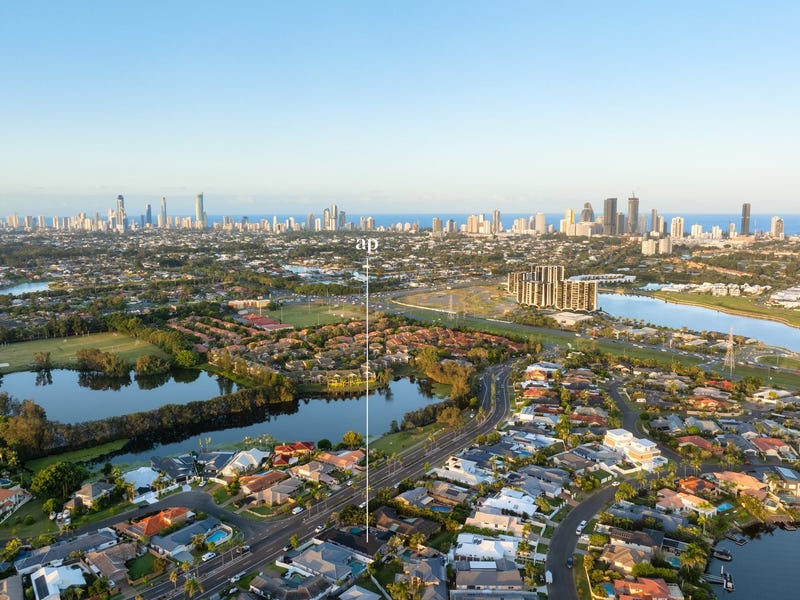 38 Santa Cruz Boulevard, Clear Island Waters, QLD 4226