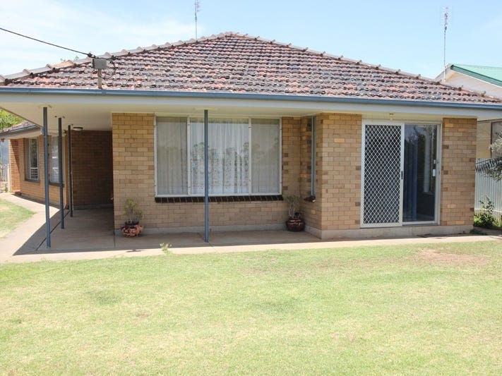 94 Tocumwal Street, Finley, NSW 2713 Property Details