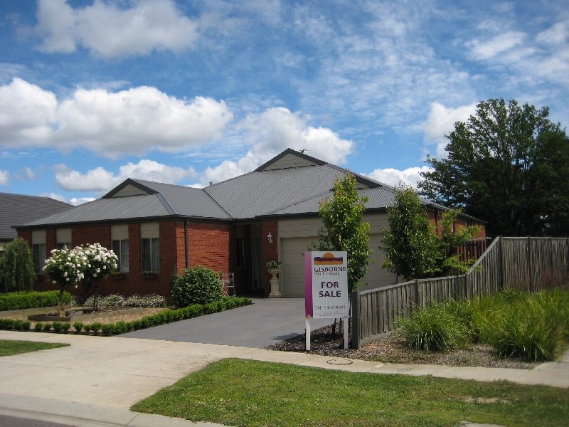 14 Dumbarton Way, Gisborne, VIC 3437