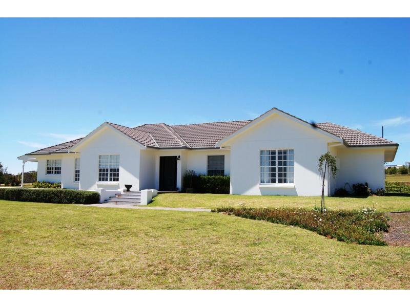 100 Runnymede Drive, Inverell, NSW 2360