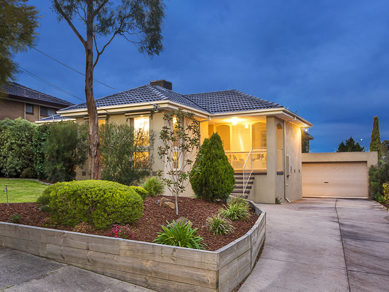 16 Glenscott Cres, Strathmore Heights, VIC 3041