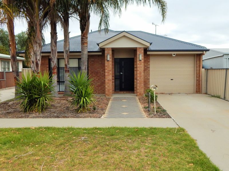 1 94 Pay Street Kerang Vic 3579 Realestate au