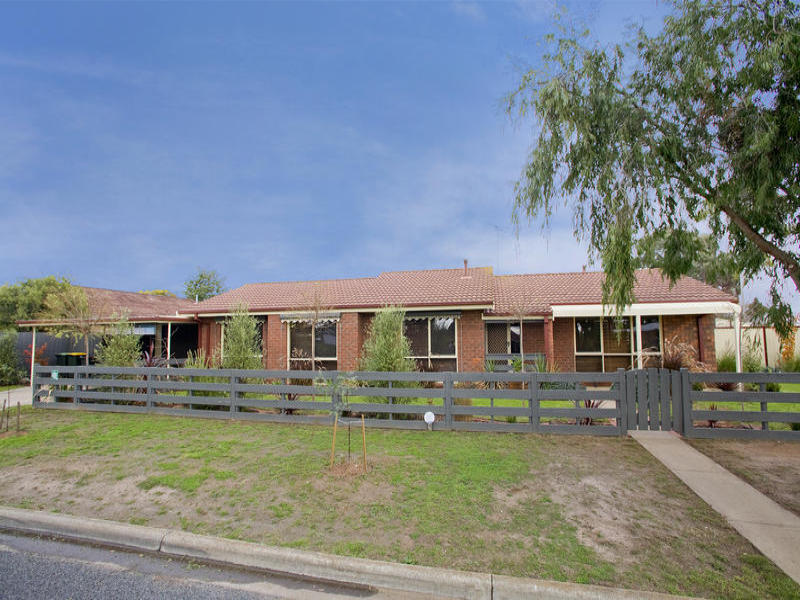 34 Henderson Drive, Lara, Vic 3212 Property Details