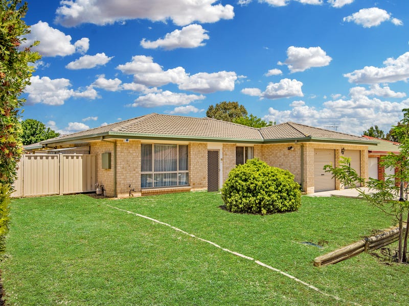 13 Court, Dunlop, ACT 2615 Property Details