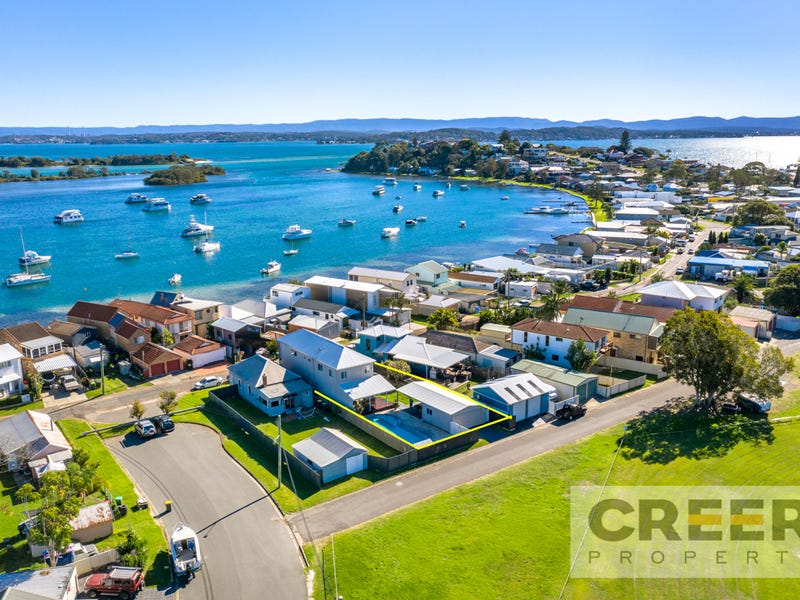 22 Marks Parade, Marks Point, NSW 2280