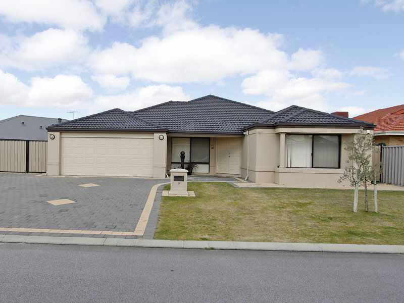 3 Wintergreene Drive, Springs, WA 6063