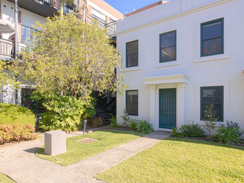 1/1009 Rathdowne Street, Carlton North, Vic 3054 - Townhouse for Rent ...