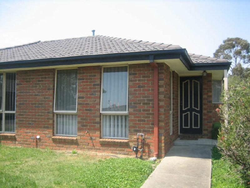 2/4547 Bemersyde Drive, Berwick, VIC 3806