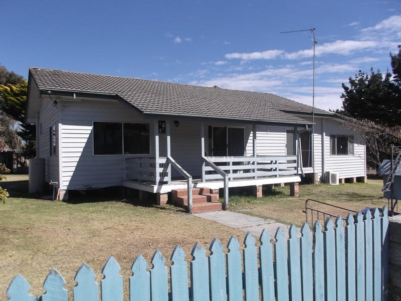 32 Rockwell Street, Wallangarra, Qld 4383 Property Details