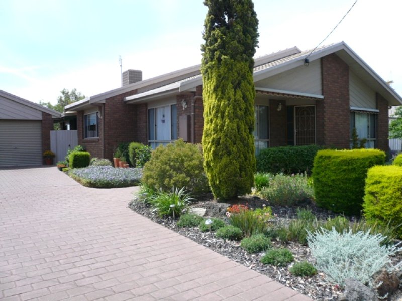 15 Warunda Avenue, Warracknabeal, VIC 3393