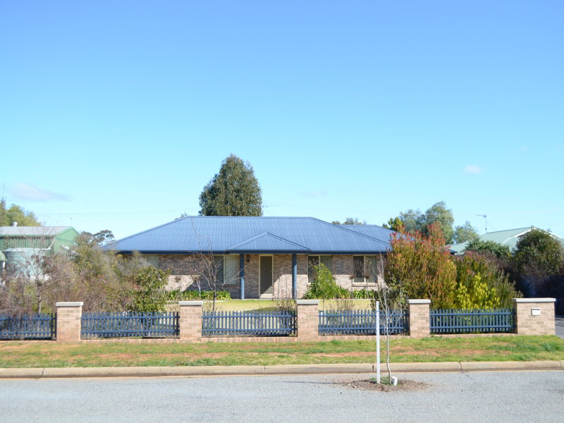 176 Crowley Street, Temora, NSW 2666 - Property Details