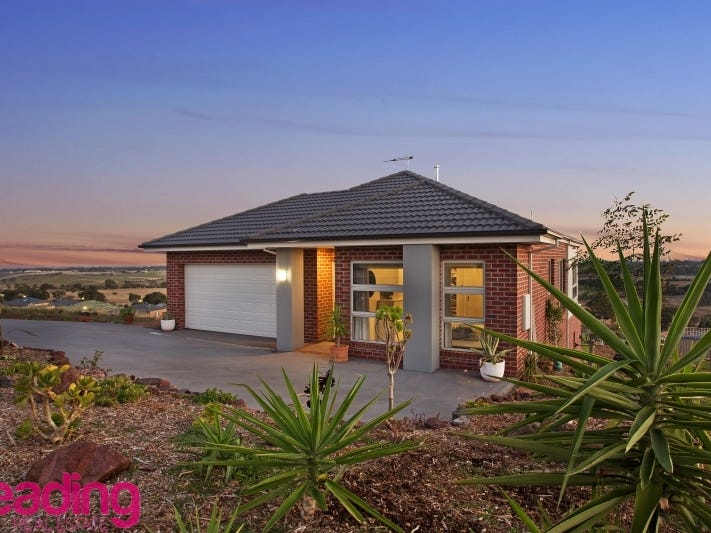 124 Belleview Drive, Sunbury, Vic 3429 Property Details