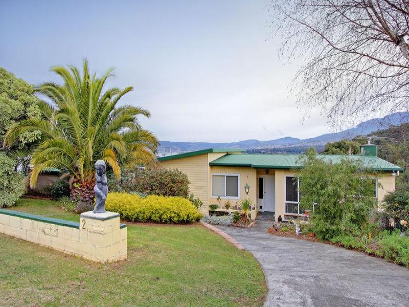 2 Malunna Road, Lindisfarne, Tas 7015 Property Details