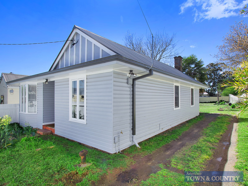 129 Taylor Street, Armidale, NSW 2350 Property Details