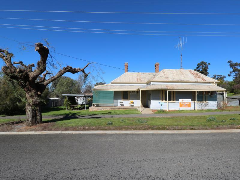 11 Chapel Street, Wedderburn, Vic 3518 Property Details