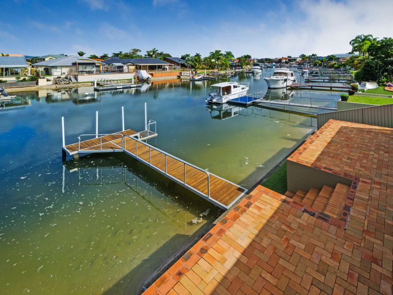 10 Seaspray Street, Paradise Point, QLD 4216