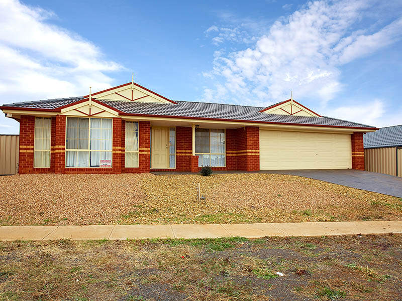 23 Rainlover Drive, Kurunjang, Vic 3337 Property Details