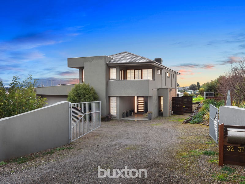3237 Peart Court, Lovely Banks, VIC 3213