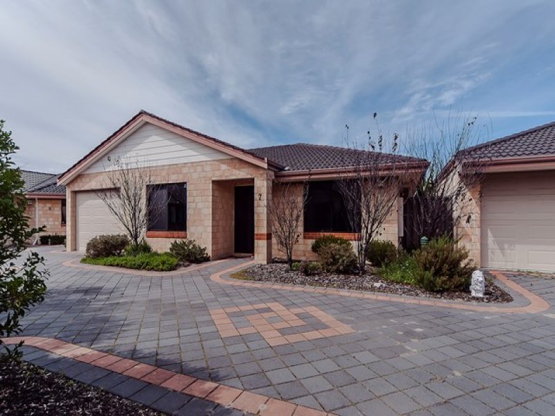 7/11 Herndon Close, Cannington, WA 6107 Property Details