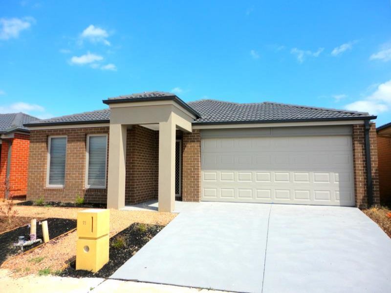 11 Goshawk Drive, Pakenham, Vic 3810