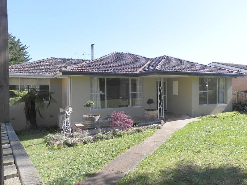 6 Paterson Street, Drouin East, VIC 3818