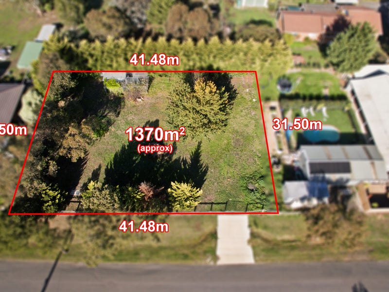 31 Regan Drive, Romsey, VIC 3434