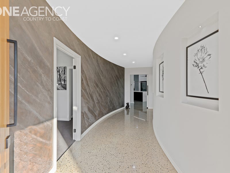 24 Longview Road, Warragul, Vic 3820 House for Sale